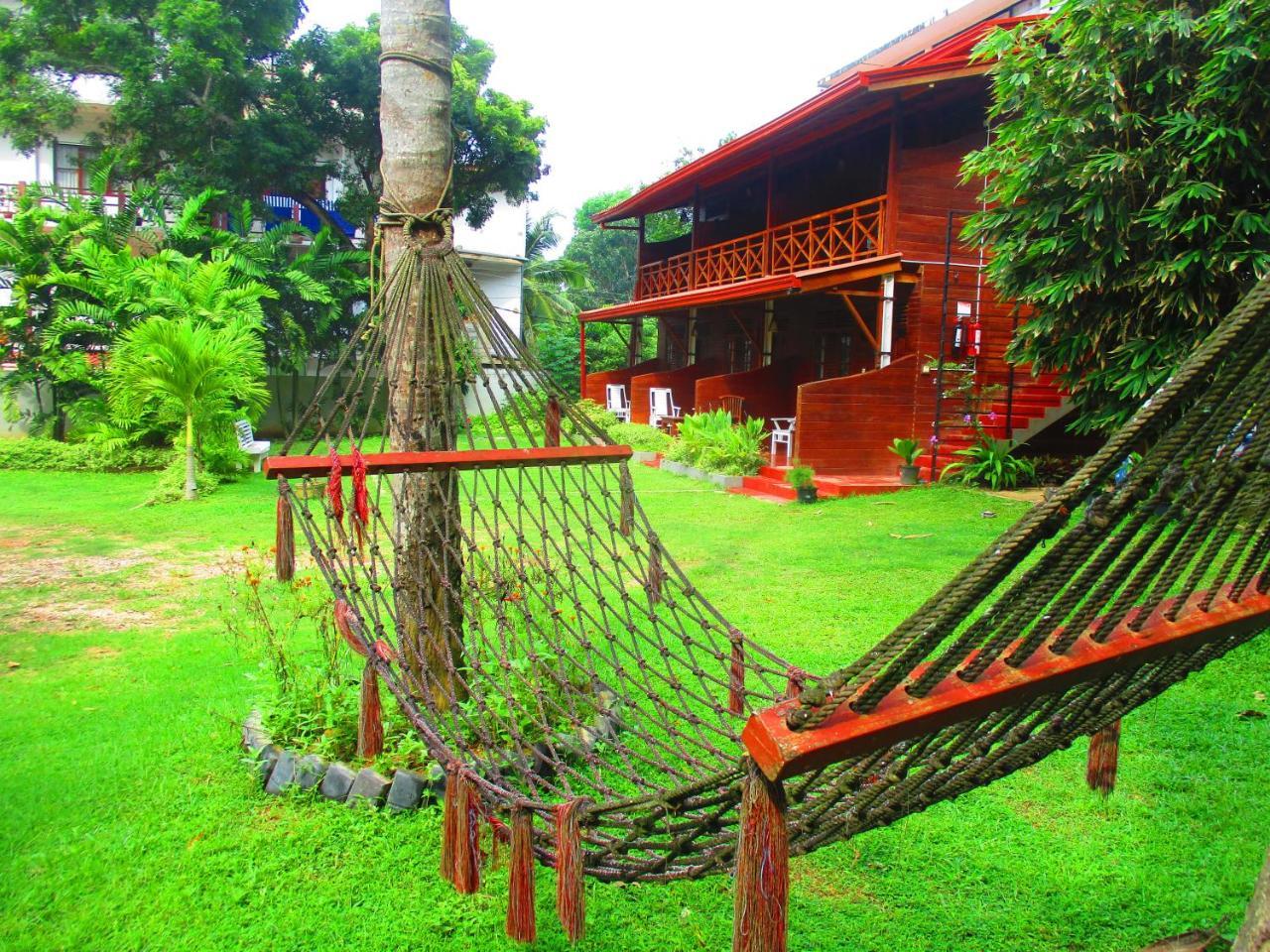 On The Rock Hotel Banduramulla Exterior photo