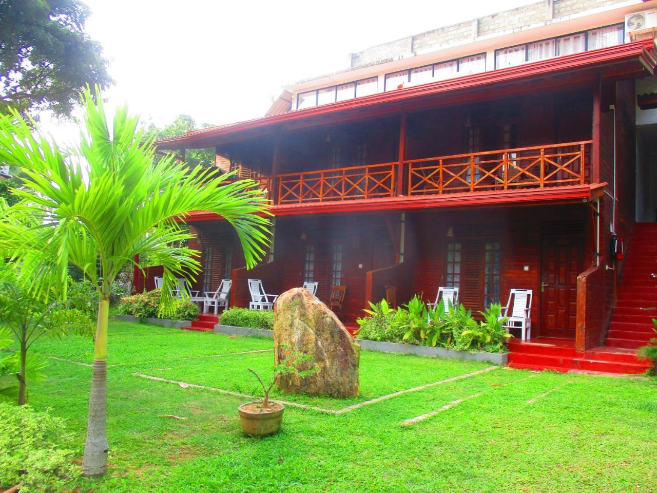 On The Rock Hotel Banduramulla Exterior photo